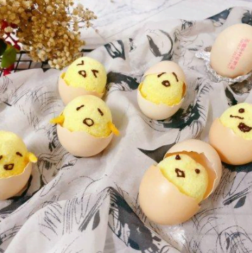 可愛(ài)軟萌的蛋殼小蛋糕，健康有營(yíng)養(yǎng)，小朋友很愛(ài)吃